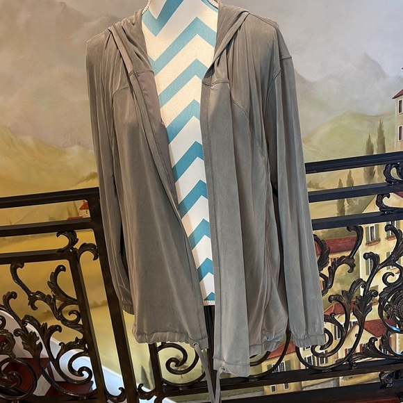 Lululemon jacket with hood and pockets 
sea foam green
size 6 - Picture 3 of 4